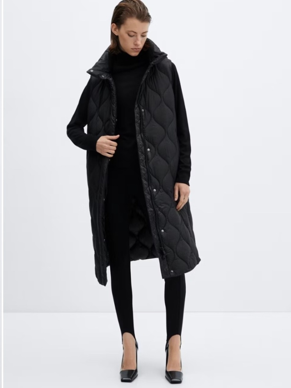 MANGO LONG PUFFER VEST BLACK IN SIZE XL .